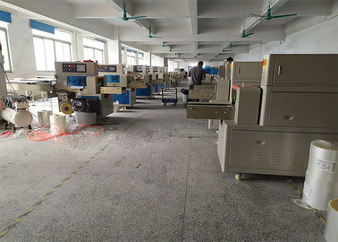 Swiss Roll Cup Cake Food Packaging Machine , Dessert Packaging Machine Flow Wrapping
