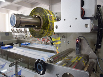 SS304 600mm Film 2.8Kw Tray Food Packing Machine